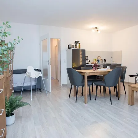 Deluxe - Sauna & Pool - Free Parking *